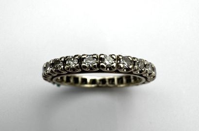 Alliance américaine or gris 18 k entourage...