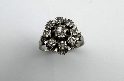Bague or gris 18k ornée d'un petit diamant...