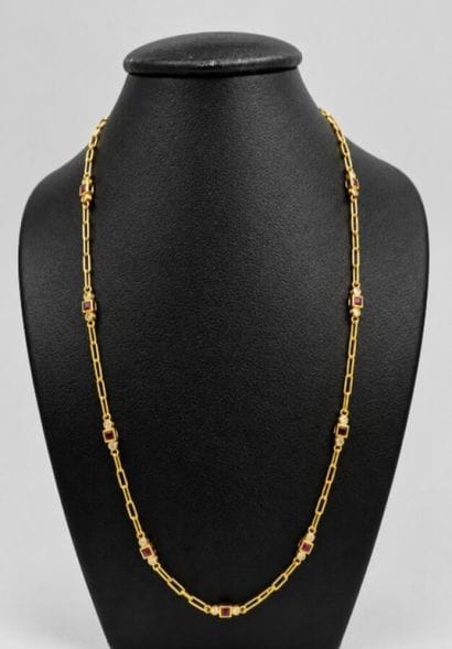 Collier or 18 k composé de cubes alternés...