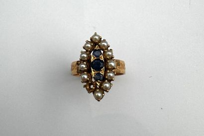 Bague or 18k ornée de 3 petits saphirs et...