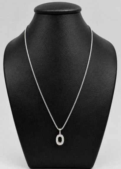 Chaîne or gris 3,7 g et pendentif or orné...