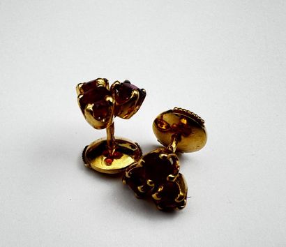 Paire de boucles d'oreilles or ornées de...