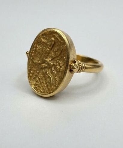 Bague en or 18k composée d'un seau représentant...