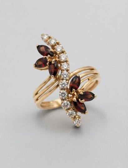 Bague or 18 k ornée d'une ligne de petits...