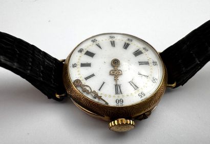 Une montre boitier or poinçon tête de cheval...