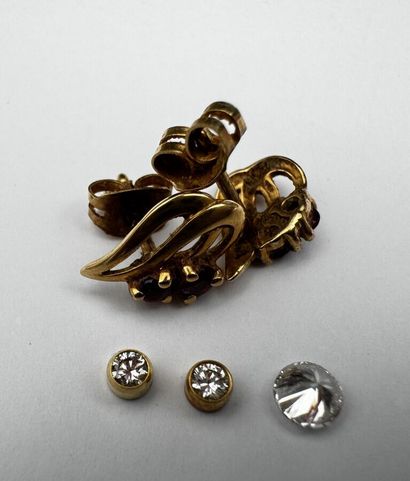 Paire de boucles d'oreilles or et rubis 1,3...