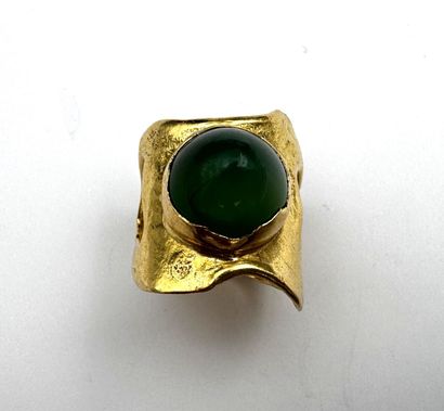 Roland Schad bague or 18 k ornée d'un cabochon...