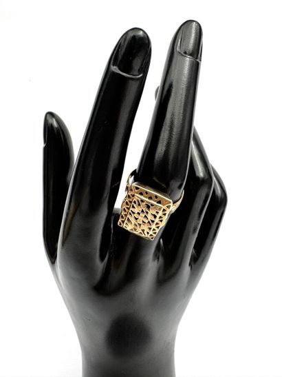 Bague or 5,1 g. Travail Bulgare
taille 5...