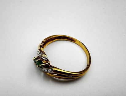 Bague en ors bicolores 18k ornée d'un ligne...