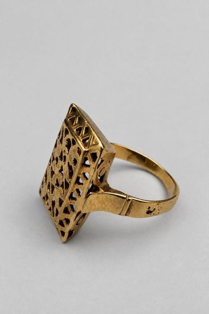 Bague or 5,1 g. Travail Bulgare
taille 5...