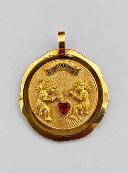 Médaille or 18k ornée d'un cœur rubis 
