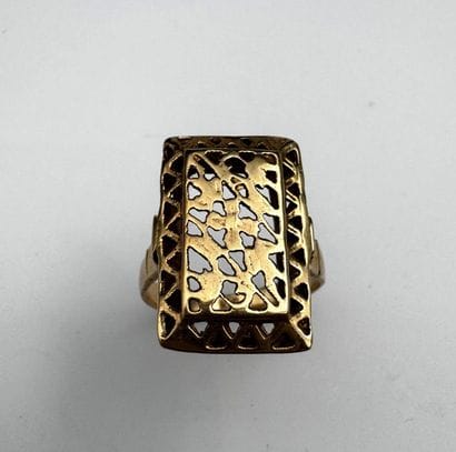 Bague or 5,1 g. Travail Bulgare
taille 5...