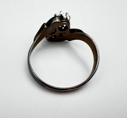 Bague or 18k ornée d'une petite perle et...