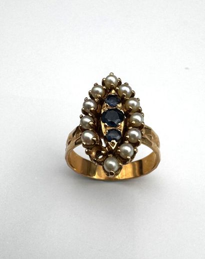 Bague or 18k ornée de 3 petits saphirs et...