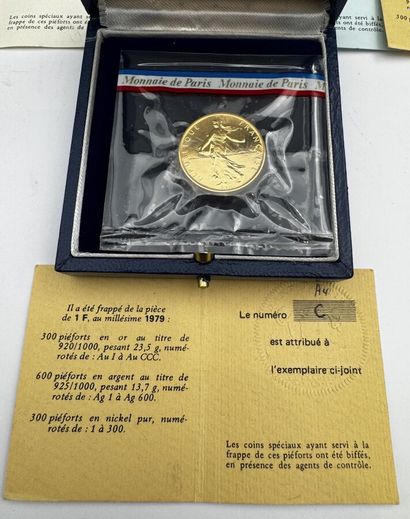 Ensemble de piéforts, avec certificats comprenant
2...