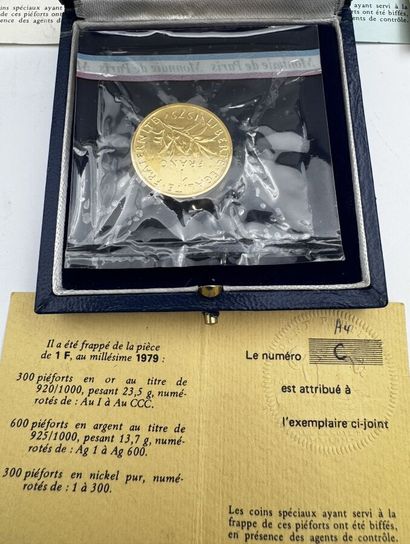 Ensemble de piéforts, avec certificats comprenant
2...