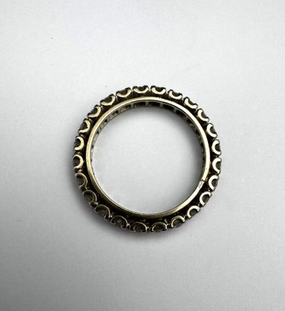 Alliance américaine or gris 18 k entourage...