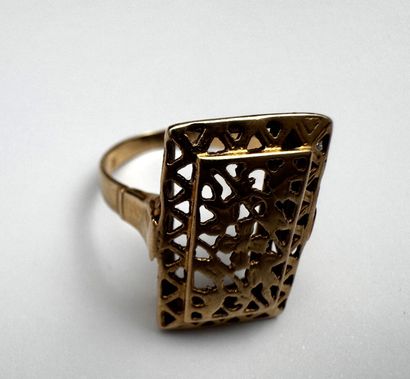 Bague or 5,1 g. Travail Bulgare
taille 5...