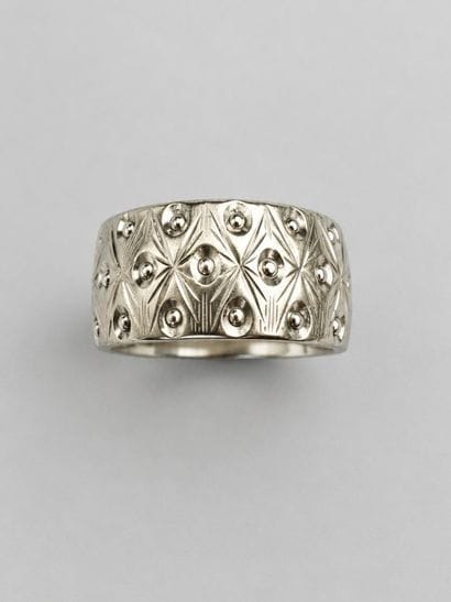 Bague or gris à motifs losangiques 5,9 g
taille...