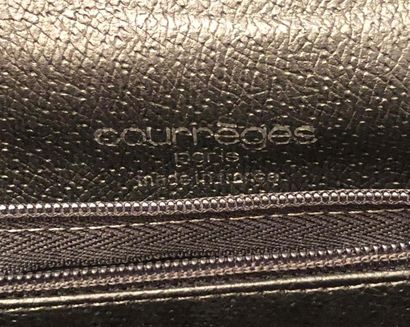 COURREGES - Paris - 
Sac de dame, forme cartable,...