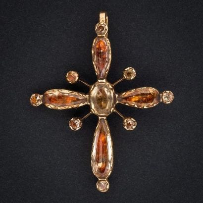 (AC) Pendentif croix or et grenats Perpignan...