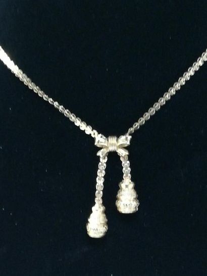 Collier néglié en or terminé par deux pompons....