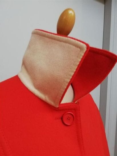 HERMES, Sport
Ample manteau en lainage orange,...