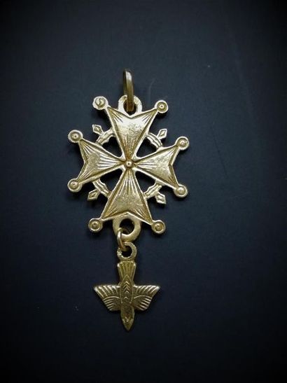Pendentif Saint- esprit en or 
Poids: 1.8...