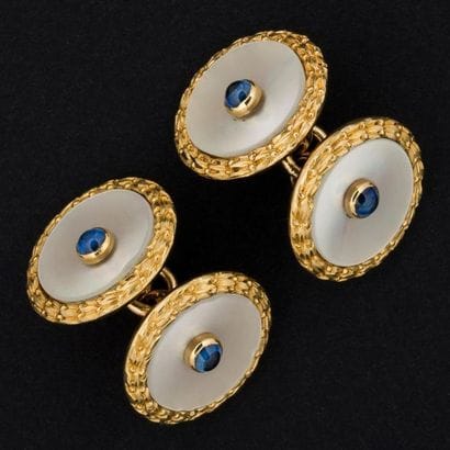 Paire de boutons de manchette en or , nacre...