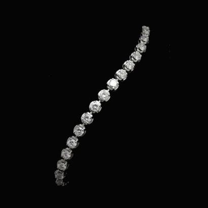 Bracelet ligne articulé en légère chute,...
