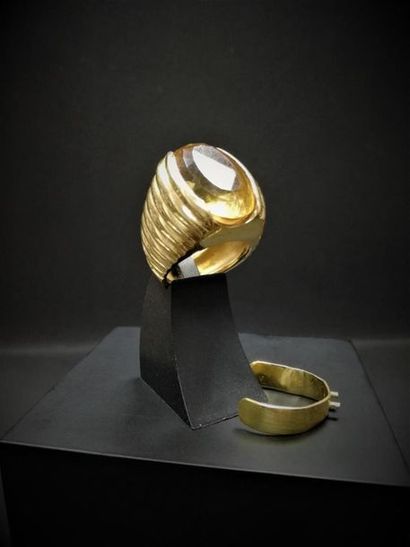 Bague chevalière citrine , monture or godronnée
Poids...