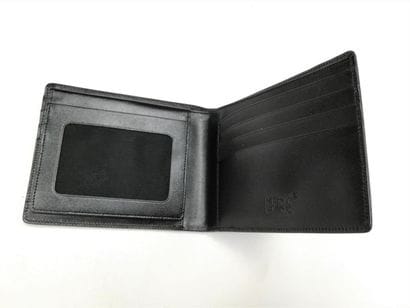 MONTBLANC
Porte carte en cuir
Très bon état...