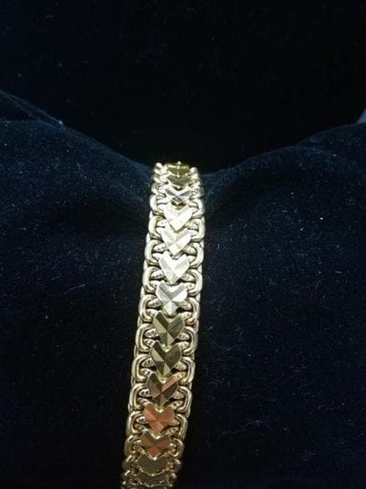 Bracelet articulé en or 
poids: 17.6 g 