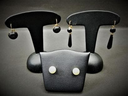Trois paires de boucles d'oreilles or, pierres...