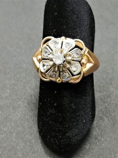 Bague en or serti de brillants
Poids brut...