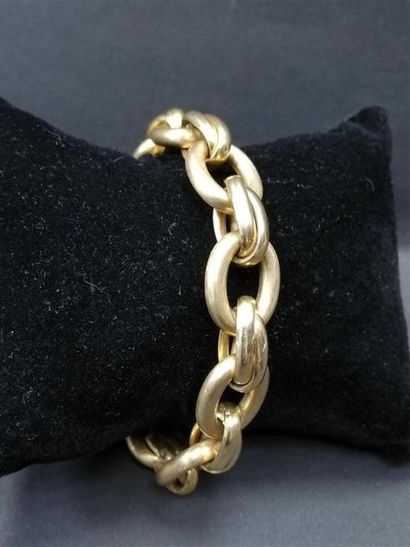 (AC) Bracelet large maille en or 
Poids :...