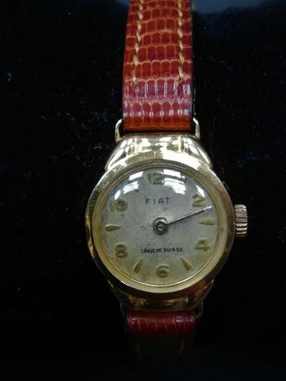 FIAT
Montre de dame, boitier or, bracelet...