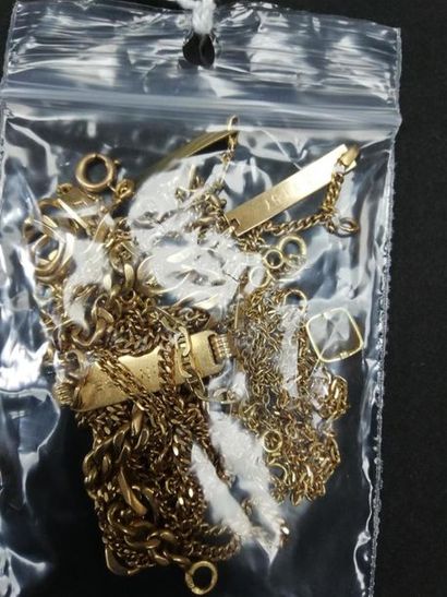 Lot de gourmettes en or et collier 
Poids...