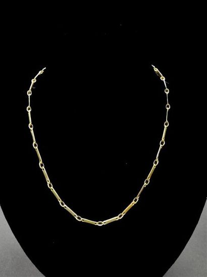 (AC) Collier en or .
Poids: 15.8 g 