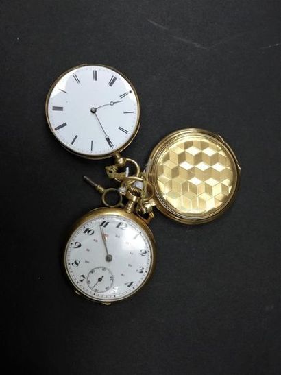 Deux montres de gousset en or et une savonette...