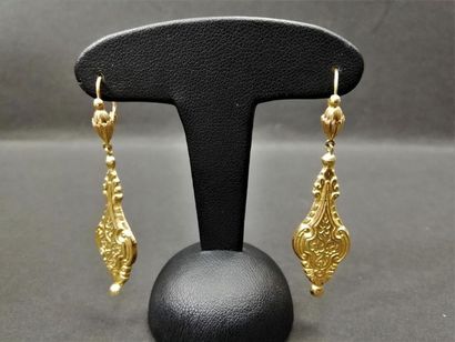 paire de boucle d'oreilles en or 
Vers 1960
Poids:...