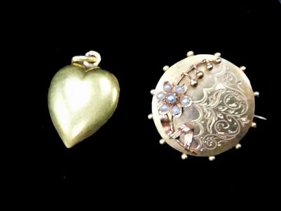 Broche or et demi-perles, on y joint un pendentif...