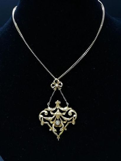 Chaine or et pendentif or et demi-perles
Poids...