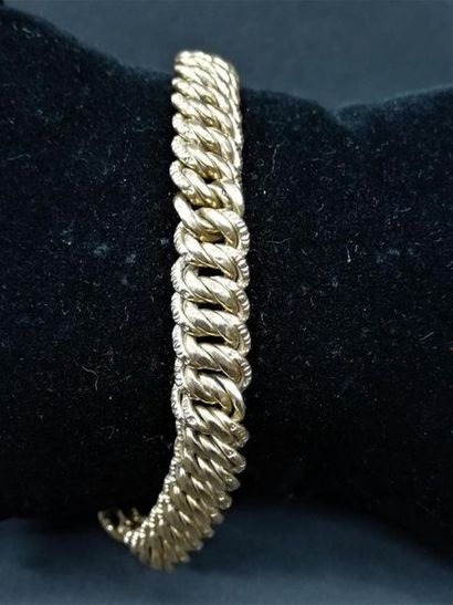 Bracelet maille tréssée en or 
Poids: 8.4...