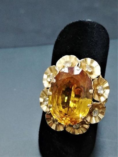 Bague marguerite, citrine, entourage de pierres...