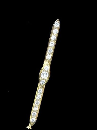 Broche barette et diamants taille brillant
Poids...