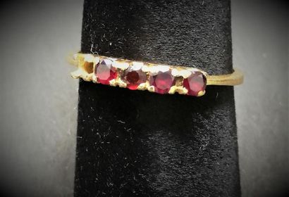 Bague Jonctiere or et pierre rouge 
Poids...