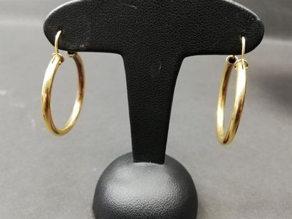 Paire de pendants d'oreille en or 
Poids:...