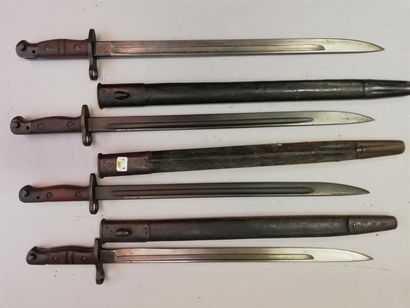 Lot de quatre baïonnettes :
2 pour Lee Enfield...