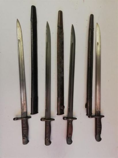 Lot de quatre baïonnettes :
2 pour Lee Enfield...